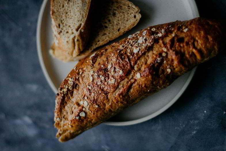 Brot mit geschälten Hanfsamen