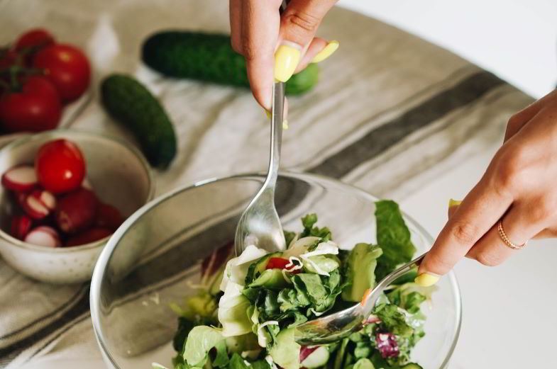 Salat zum Anreichern mit Hanfsamen